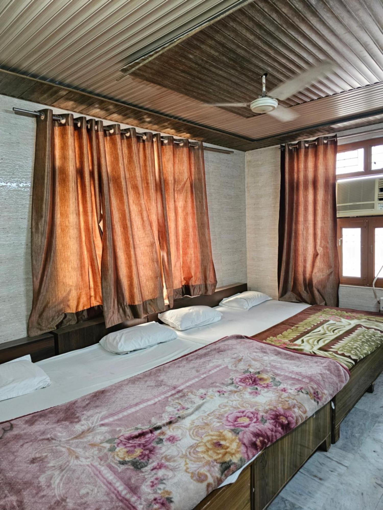 Subhadra Guest House มถุรา ห้อง รูปภาพ