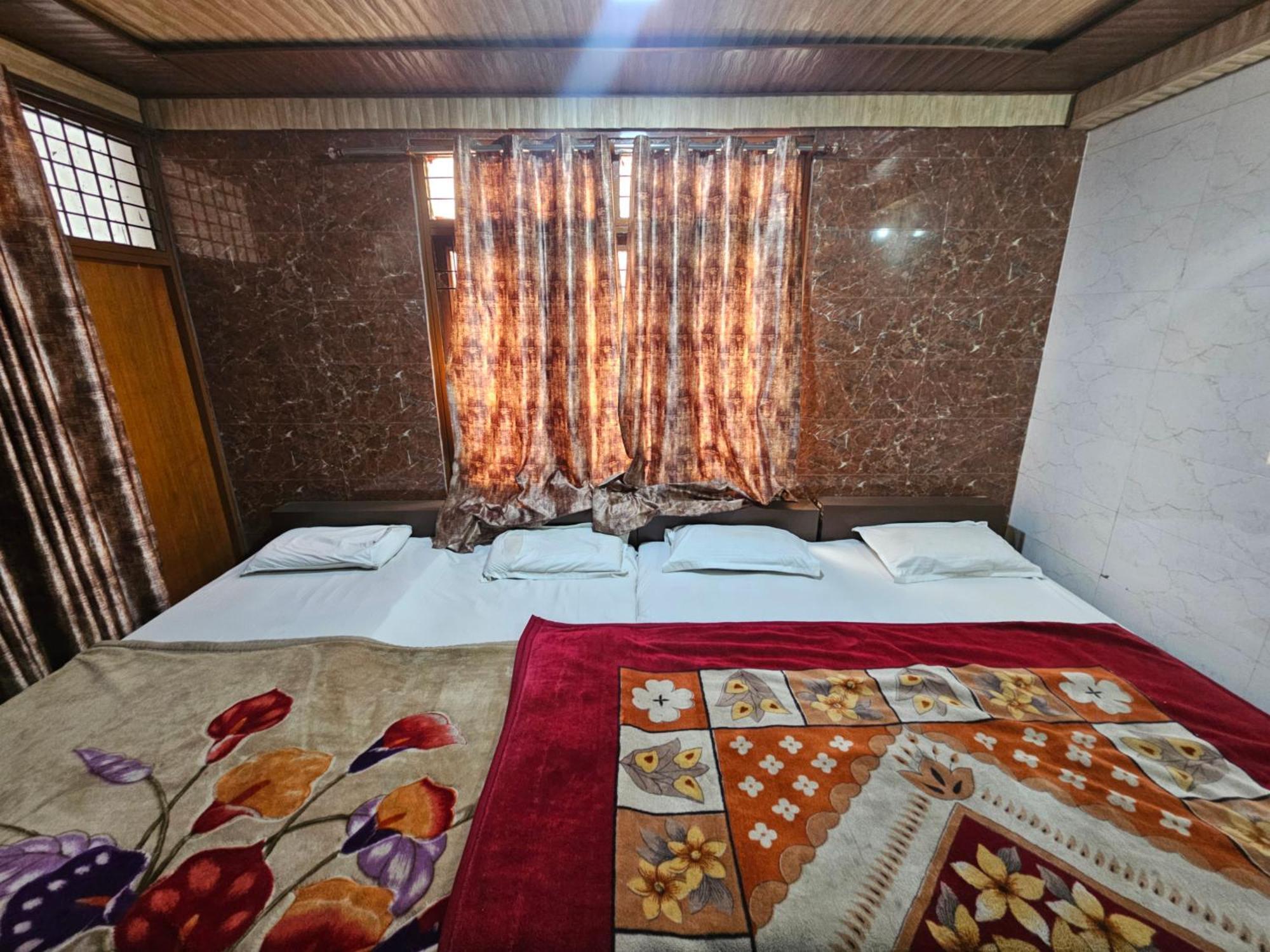 Subhadra Guest House มถุรา ห้อง รูปภาพ