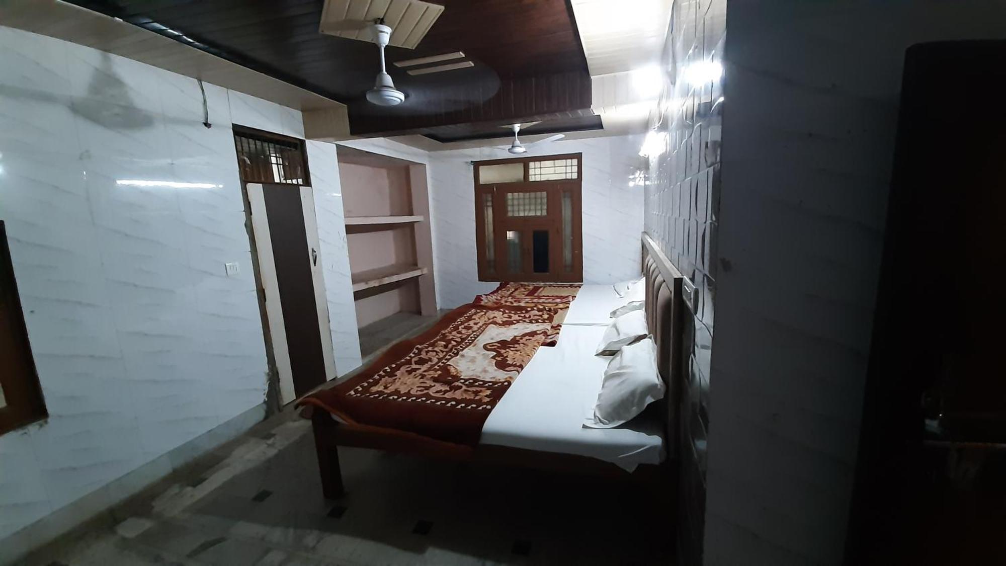 Subhadra Guest House มถุรา ภายนอก รูปภาพ